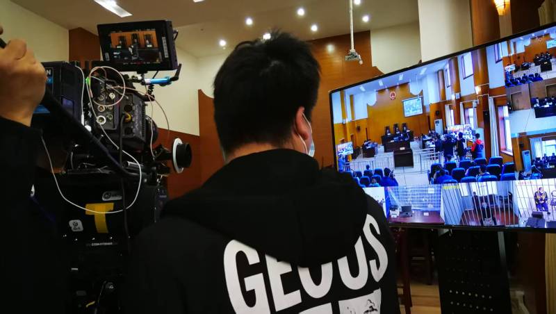 AI生成VS人工创意——怀集县广告片拍摄公司的技术浪漫主义实践